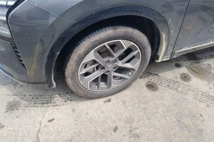 Used CHANGAN CS75 PLUS 2025 4th Generation 1.5T New Blue Whale Smart Luxury Edition Left Front Wheel Hub