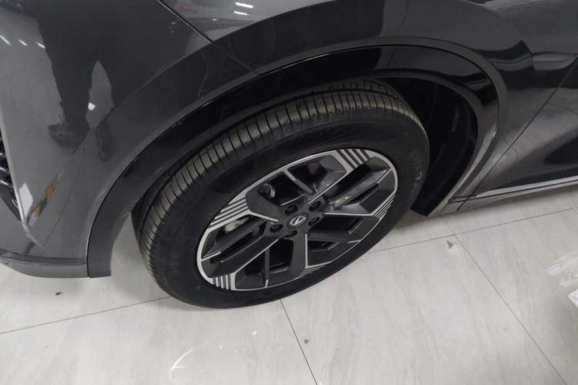 Used CHANGAN CS75 PLUS 2025 4th Generation 1.5T New Blue Whale Smart Luxury Edition Left Front Wheel Hub