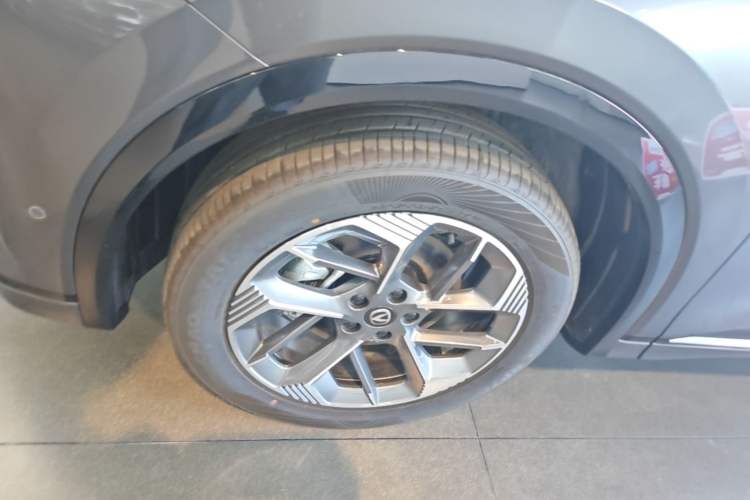 Used CHANGAN CS75 PLUS 2025 4th Generation 1.5T New Blue Whale Smart Flagship Version Left Front Wheel Hub