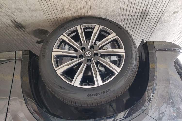 Used CHANGAN CS75 PLUS 2025 Model, 3rd Generation Champion Edition 1.5T Jinghang Version Left Front Wheel Hub