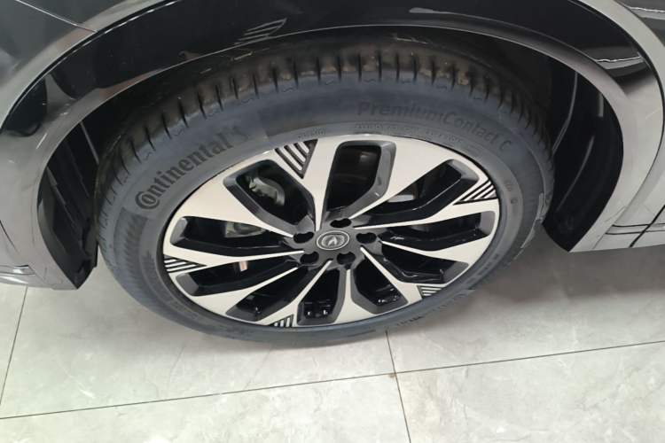 Used CHANGAN CS75 PLUS 2025 4th Generation UItra 2.0T New Blue Whale – Smart & Powerful Version Left Front Wheel Hub