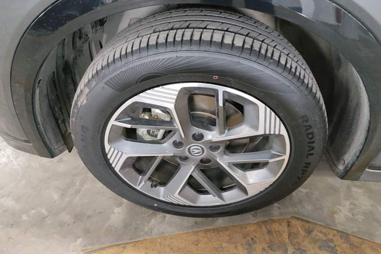 Used CHANGAN CS75 PLUS 2025 4th Generation 1.5T New Blue Whale Smart Flagship Version Left Front Wheel Hub