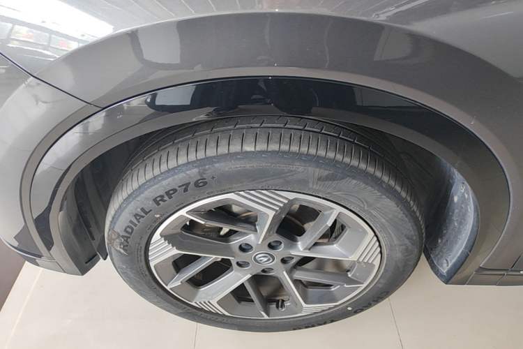 Used CHANGAN CS75 PLUS 2025 4th Generation 1.5T New Blue Whale Smart Luxury Edition Left Front Wheel Hub