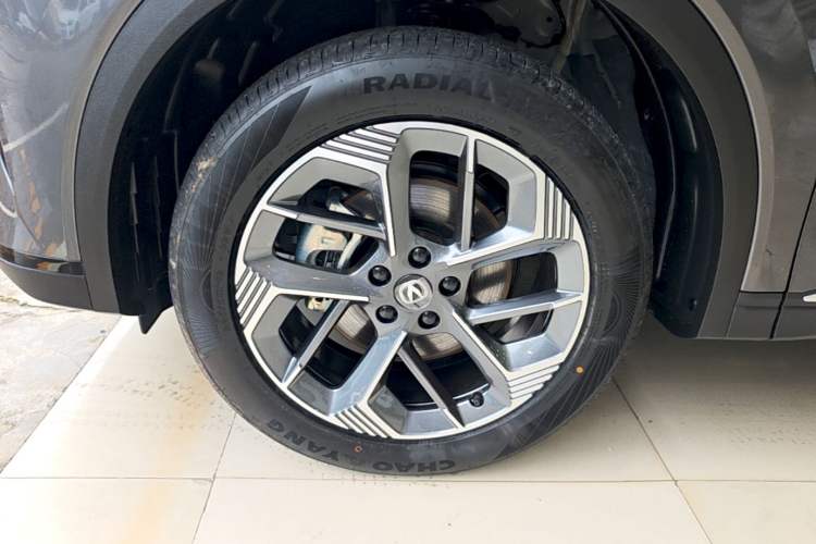 Used CHANGAN CS75 PLUS 2025 Model, 4th Generation 1.5T New Blue Whale Smart Excellence Version Left Front Wheel Hub