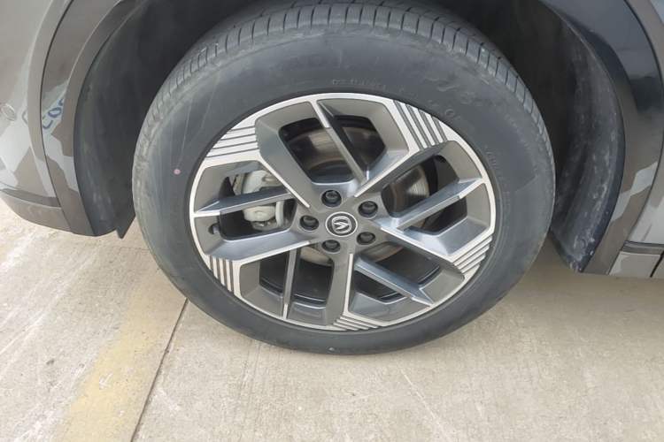 Used CHANGAN CS75 PLUS 2025 4th Generation 1.5T New Blue Whale Smart Flagship Version Left Front Wheel Hub