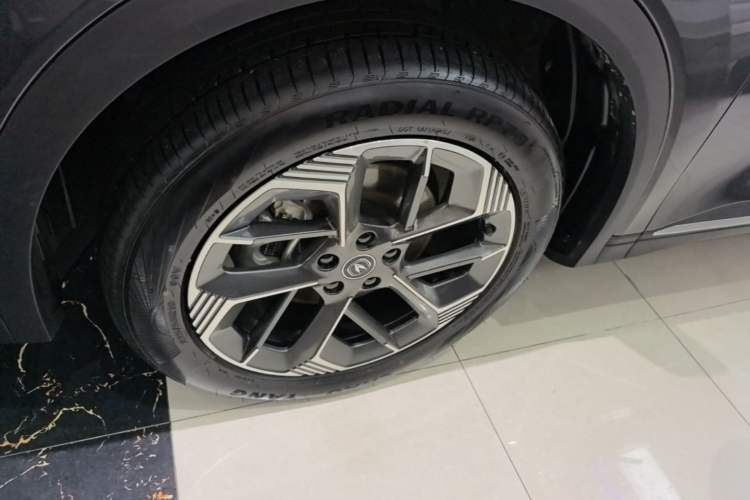 Used CHANGAN CS75 PLUS 2025 4th Generation 1.5T New Blue Whale Smart Whale Enjoyment Edition Left Front Wheel Hub