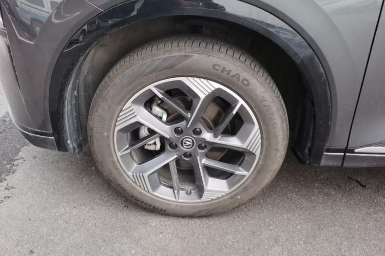 Used CHANGAN CS75 PLUS 2025 4th Generation 1.5T New Blue Whale Smart Luxury Edition Left Front Wheel Hub