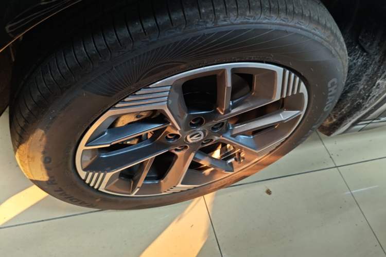 Used CHANGAN CS75 PLUS 2025 4th Generation 1.5T New Blue Whale Smart Luxury Edition Left Front Wheel Hub
