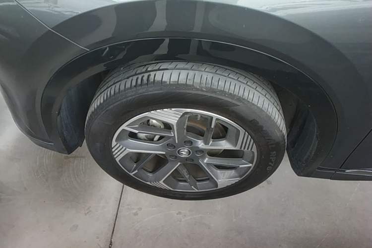 Used CHANGAN CS75 PLUS 2025 4th Generation 1.5T New Blue Whale Smart Luxury Edition Left Front Wheel Hub