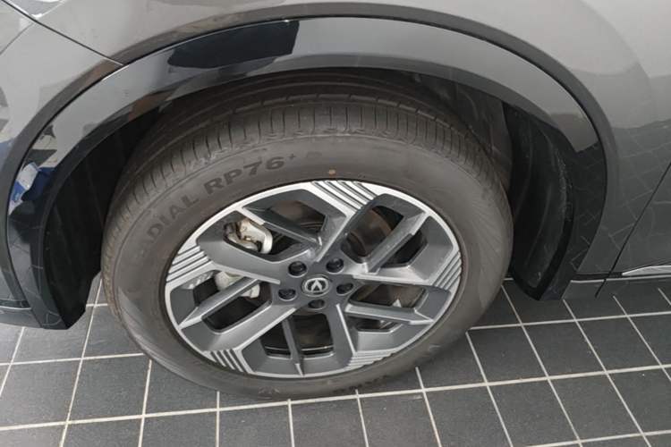 Used CHANGAN CS75 PLUS 2025 4th Generation 1.5T New Blue Whale Smart Luxury Edition Left Front Wheel Hub
