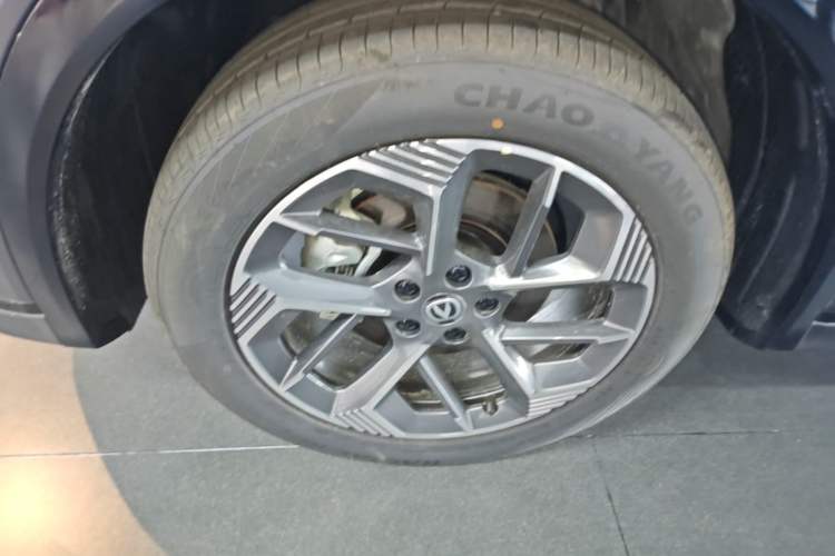 Used CHANGAN CS75 PLUS 2025 4th Generation 1.5T New Blue Whale Smart Flagship Version Left Front Wheel Hub