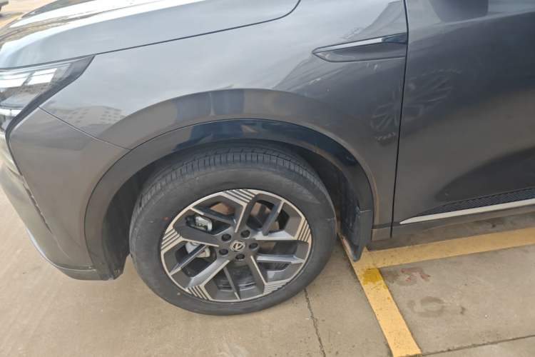 Used CHANGAN CS75 PLUS 2025 4th Generation 1.5T New Blue Whale Smart Luxury Edition Left Front Wheel Hub