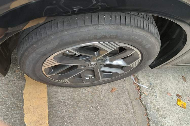 Used CHANGAN CS75 PLUS 2025 4th Generation 1.5T New Blue Whale Smart Luxury Edition Left Front Wheel Hub