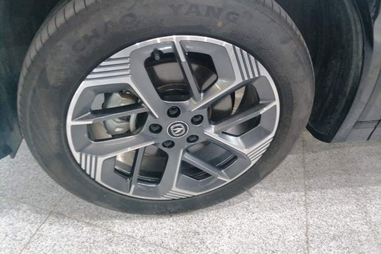 Used CHANGAN CS75 PLUS 2025 4th Generation 1.5T New Blue Whale Smart Luxury Edition Left Front Wheel Hub