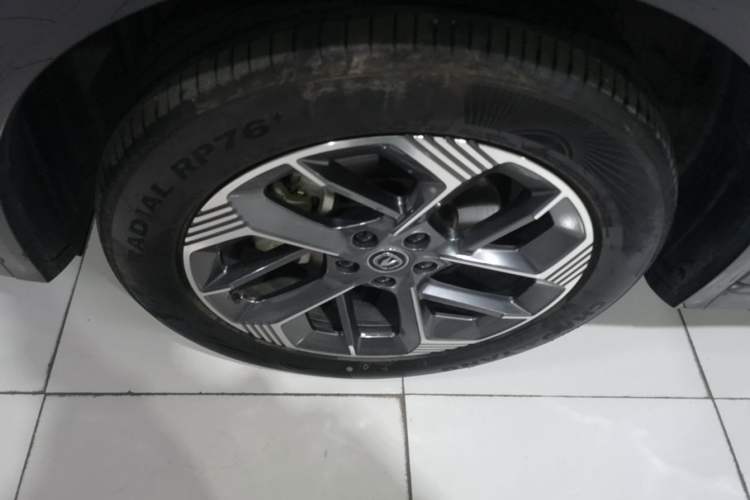 Used CHANGAN CS75 PLUS 2025 4th Generation 1.5T New Blue Whale Smart Luxury Edition Left Front Wheel Hub