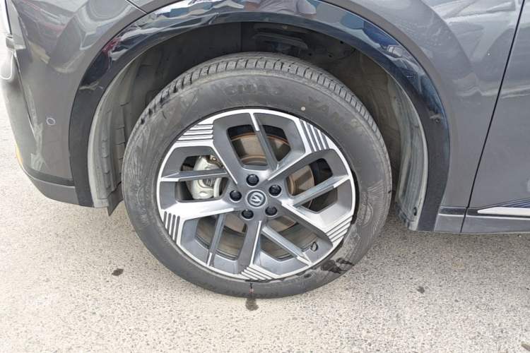 Used CHANGAN CS75 PLUS 2025 4th Generation 1.5T New Blue Whale Smart Flagship Version Left Front Wheel Hub