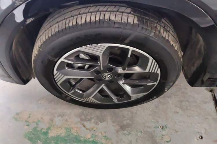 Used CHANGAN CS75 PLUS 2025 4th Generation 1.5T New Blue Whale Smart Luxury Edition Left Front Wheel Hub