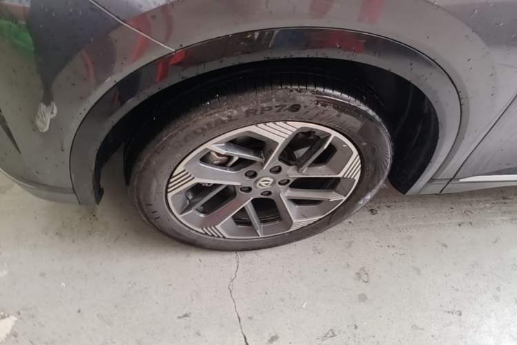 Used CHANGAN CS75 PLUS 2025 4th Generation 1.5T New Blue Whale Smart Luxury Edition Left Front Wheel Hub