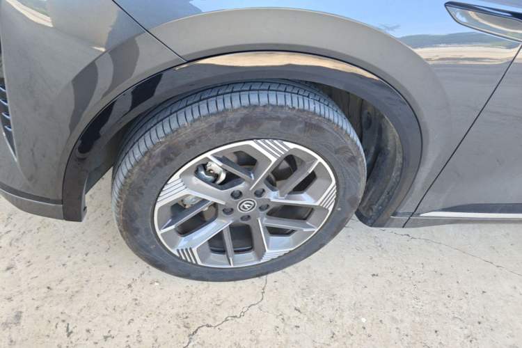 Used CHANGAN CS75 PLUS 2025 4th Generation 1.5T New Blue Whale Smart Luxury Edition Left Front Wheel Hub
