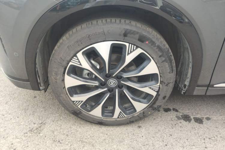 Used CHANGAN CS75 PLUS 2025 4th Generation UItra 2.0T New Blue Whale Smart Intelligent Powertrain Version Left Front Wheel Hub