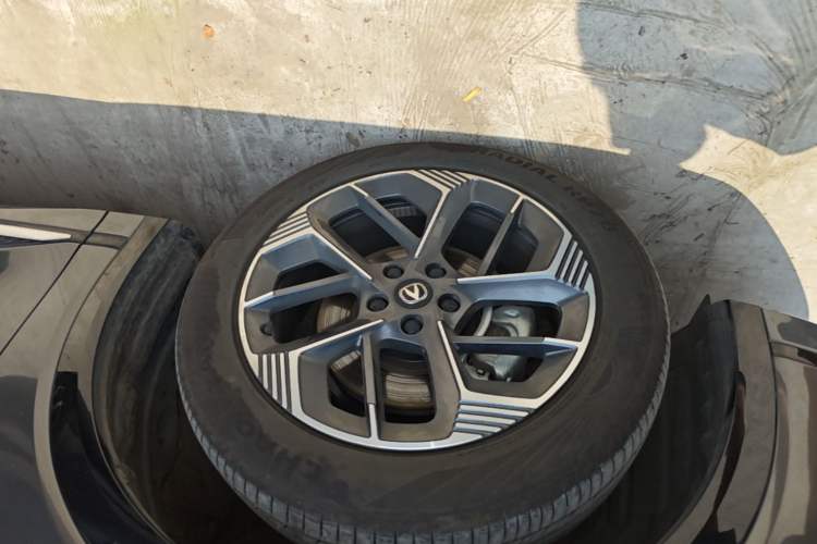 Used CHANGAN CS75 PLUS 2025 4th Generation 1.5T New Blue Whale Smart Luxury Edition Left Front Wheel Hub