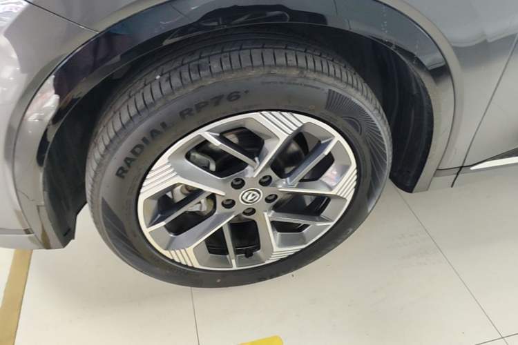 Used CHANGAN CS75 PLUS 2025 4th Generation 1.5T New Blue Whale Smart Luxury Edition Left Front Wheel Hub