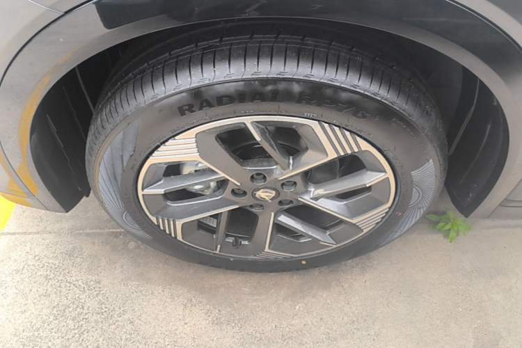 Used CHANGAN CS75 PLUS 2025 4th Generation 1.5T New Blue Whale Smart Flagship Version Left Front Wheel Hub
