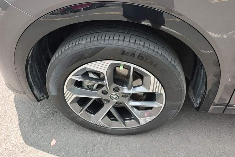 Used CHANGAN CS75 PLUS 2025 4th Generation 1.5T New Blue Whale Smart Luxury Edition Left Front Wheel Hub