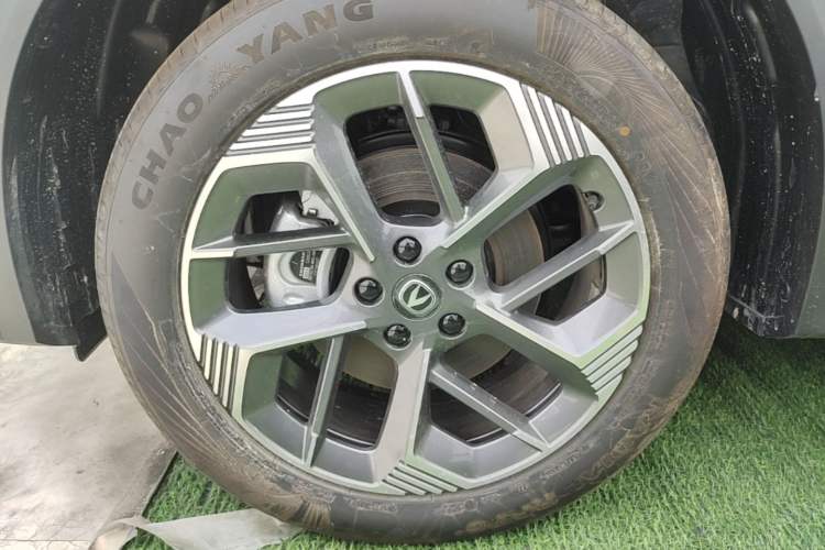 Used CHANGAN CS75 PLUS 2025 Model, 4th Generation 1.5T New Blue Whale Smart Excellence Version Left Front Wheel Hub