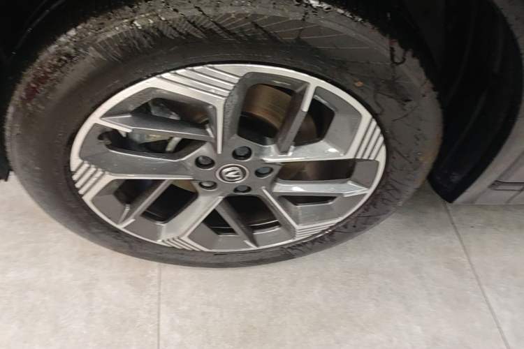 Used CHANGAN CS75 PLUS 2025 4th Generation 1.5T New Blue Whale Smart Luxury Edition Left Front Wheel Hub