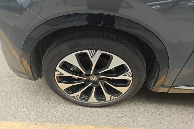 Used CHANGAN CS75 PLUS 2025 4th Generation UItra 2.0T New Blue Whale Engine – Wind Style Left Front Wheel Hub