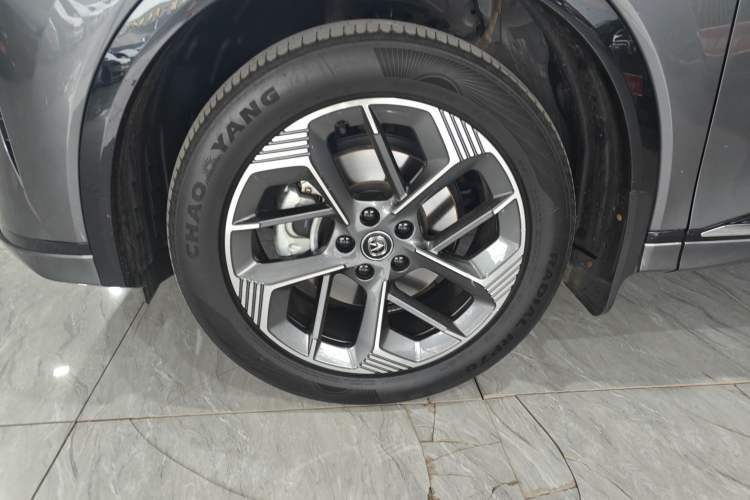 Used CHANGAN CS75 PLUS 2025 4th Generation 1.5T New Blue Whale Smart Luxury Edition Left Front Wheel Hub