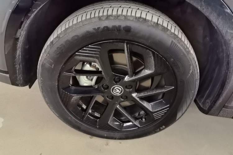 Used CHANGAN CS75 PLUS 2025 4th Generation 1.5T New Blue Whale Smart Flagship Version Left Front Wheel Hub