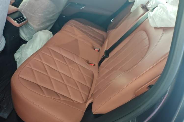 Used CHANGAN CS75 PLUS 2025 4th Generation 1.5T New Blue Whale Smart Flagship Version Left Rear Seat