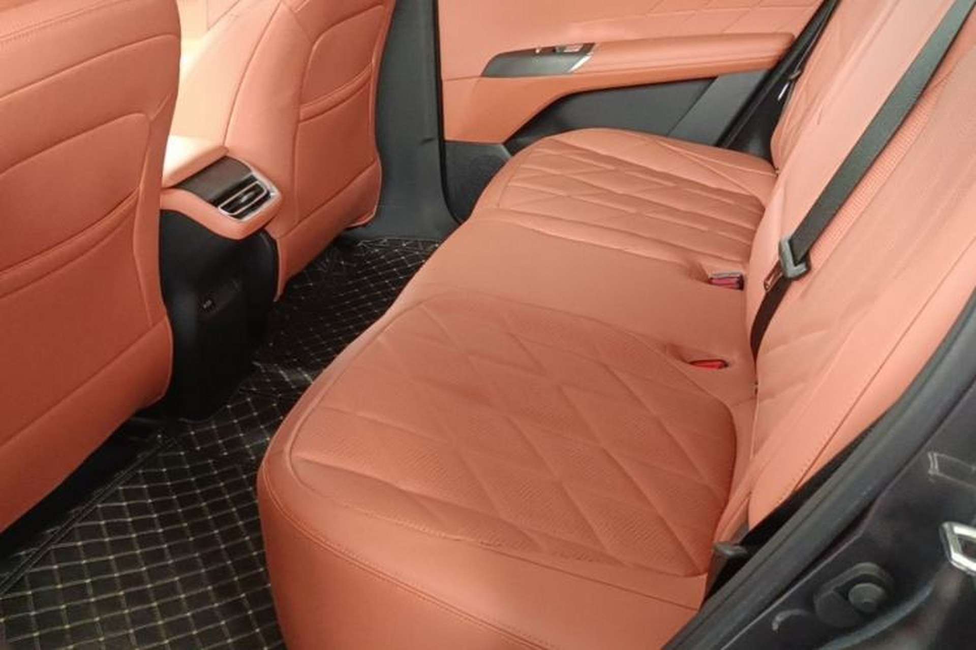 Used CHANGAN CS75 PLUS 2025 4th Generation UItra 2.0T New Blue Whale – Smart & Powerful Version Left Rear Seat