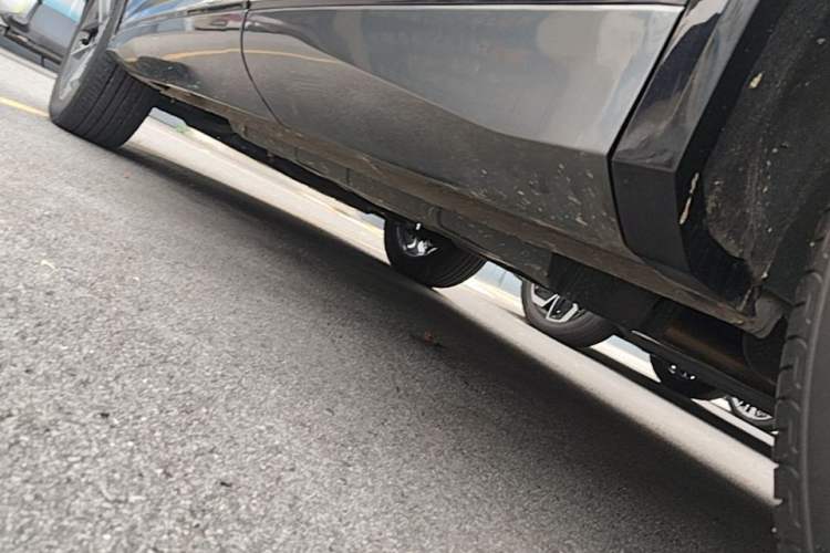 Used CHANGAN CS75 PLUS 2025 4th Generation 1.5T New Blue Whale Smart Luxury Edition Left Side Sill