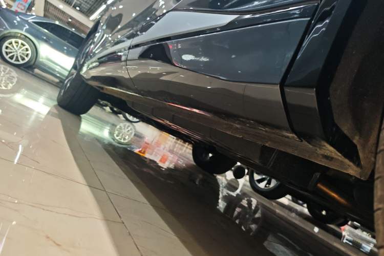 Used CHANGAN CS75 PLUS 2025 4th Generation UItra 2.0T New Blue Whale – Smart & Powerful Version Left Side Sill