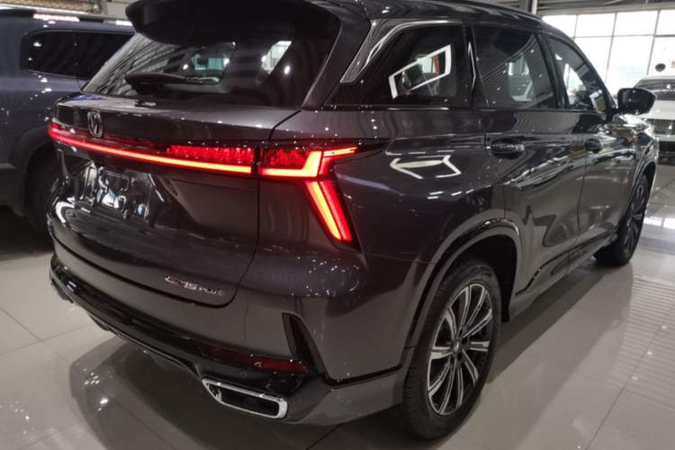 Used CHANGAN CS75 PLUS 2025 Model, 3rd Generation Champion Edition 1.5T Jinghang Version Rear Right 45 Deg