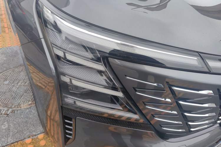Used CHANGAN CS75 PLUS 2025 4th Generation 1.5T New Blue Whale Smart Luxury Edition Right Front Headlight