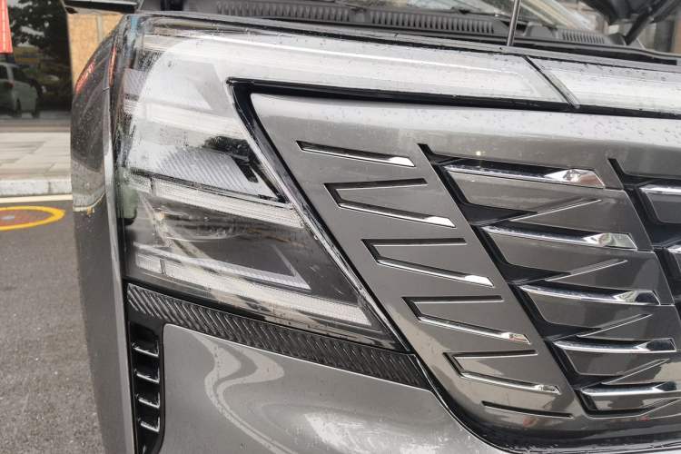 Used CHANGAN CS75 PLUS 2025 4th Generation 1.5T New Blue Whale Smart Luxury Edition Right Front Headlight