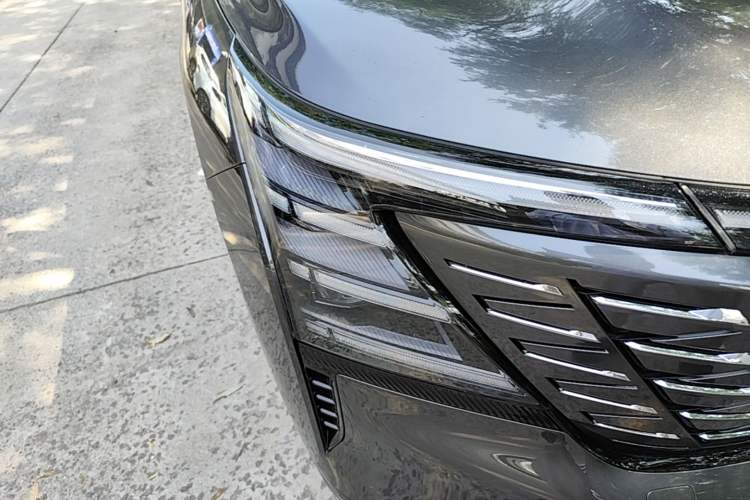 Used CHANGAN CS75 PLUS 2025 4th Generation 1.5T New Blue Whale Smart Luxury Edition Right Front Headlight