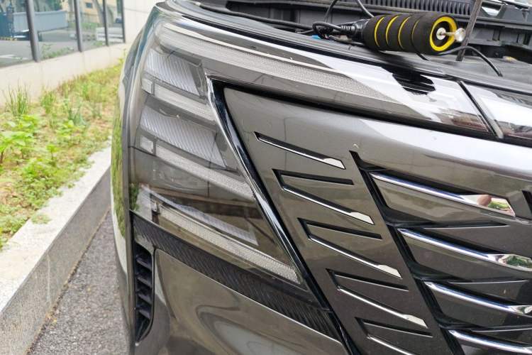 Used CHANGAN CS75 PLUS 2025 4th Generation 1.5T New Blue Whale Smart Flagship Version Right Front Headlight