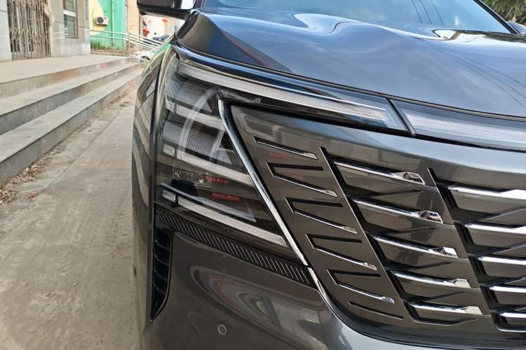 Used CHANGAN CS75 PLUS 2025 4th Generation 1.5T New Blue Whale Smart Flagship Version Right Front Headlight