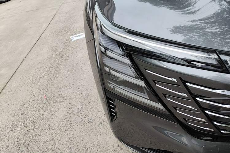 Used CHANGAN CS75 PLUS 2025 4th Generation 1.5T New Blue Whale Smart Luxury Edition Right Front Headlight