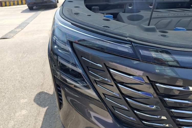 Used CHANGAN CS75 PLUS 2025 4th Generation 1.5T New Blue Whale Smart Luxury Edition Right Front Headlight