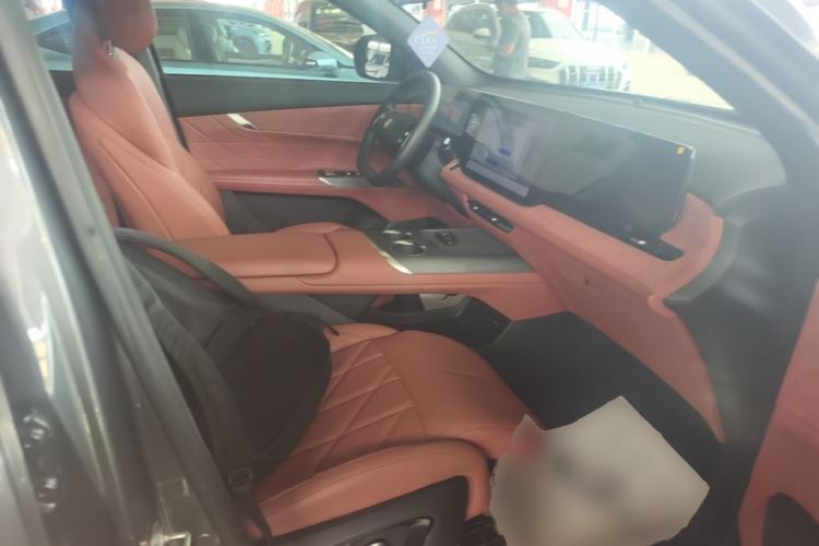 Used CHANGAN CS75 PLUS 2025 4th Generation UItra 2.0T New Blue Whale – Smart & Powerful Version Right Front Seat