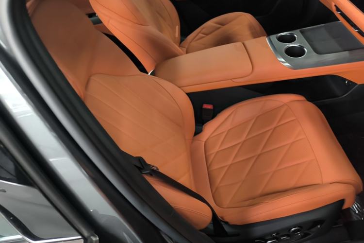 Used CHANGAN CS75 PLUS 2025 4th Generation UItra 2.0T New Blue Whale – Smart & Powerful Version Right Front Seat