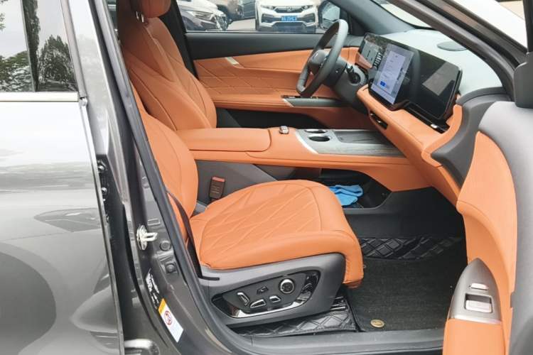 Used CHANGAN CS75 PLUS 2025 4th Generation 1.5T New Blue Whale Smart Flagship Version Right Front Seat