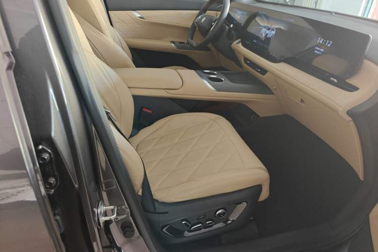 Used CHANGAN CS75 PLUS 2025 4th Generation 1.5T New Blue Whale Smart Luxury Edition Right Front Seat