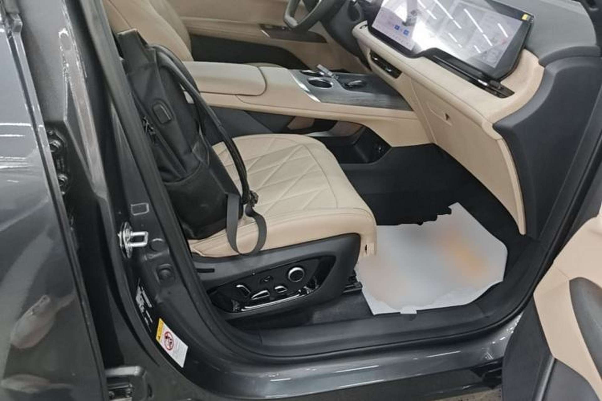 Used CHANGAN CS75 PLUS 2025 4th Generation UItra 2.0T New Blue Whale – Smart & Powerful Version Right Front Seat